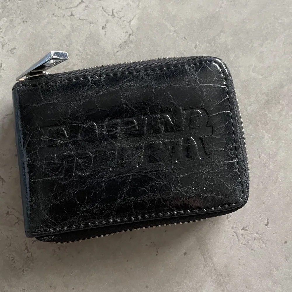 En Carin Wester plånbok som inte kommer till användning. Väskor.