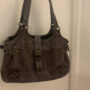 brun handväska, perfekt storlek 💞