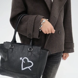 Väska - 01 Back to black 🎶