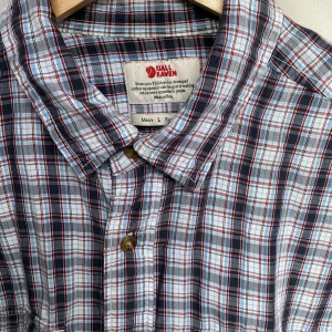 Fjällräven skjorta  - Jätte snygg skjorta ifrån svenska Fjällräven, i toppen skick💙