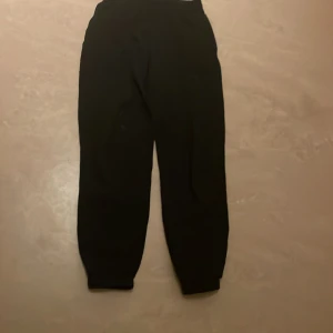 Vanliga mjukis byxor  - Dom är lite pösiga 