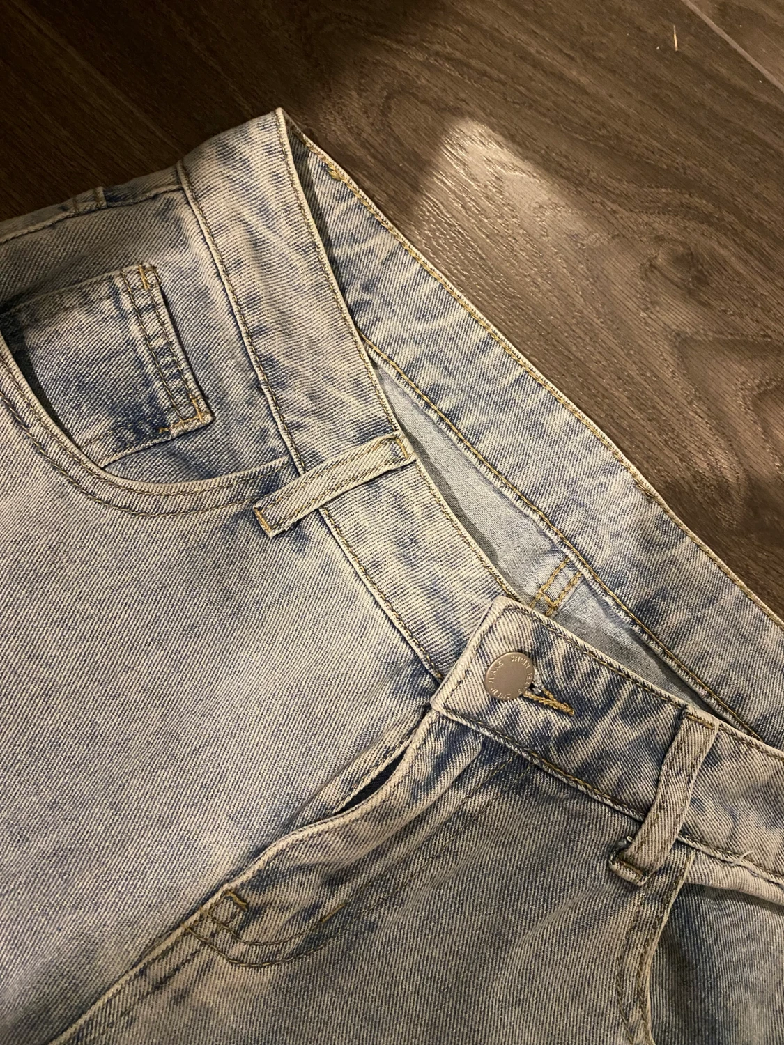 Lågmidjade jeans med fjärilsmotiv - 90