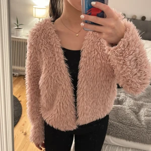 Pälsjacka😍 - Såååå snygg, jättemysig!!