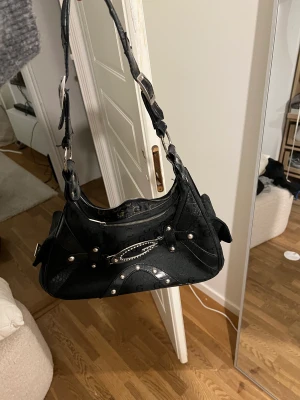second hand väska  - Väska köpt second hand 🤍