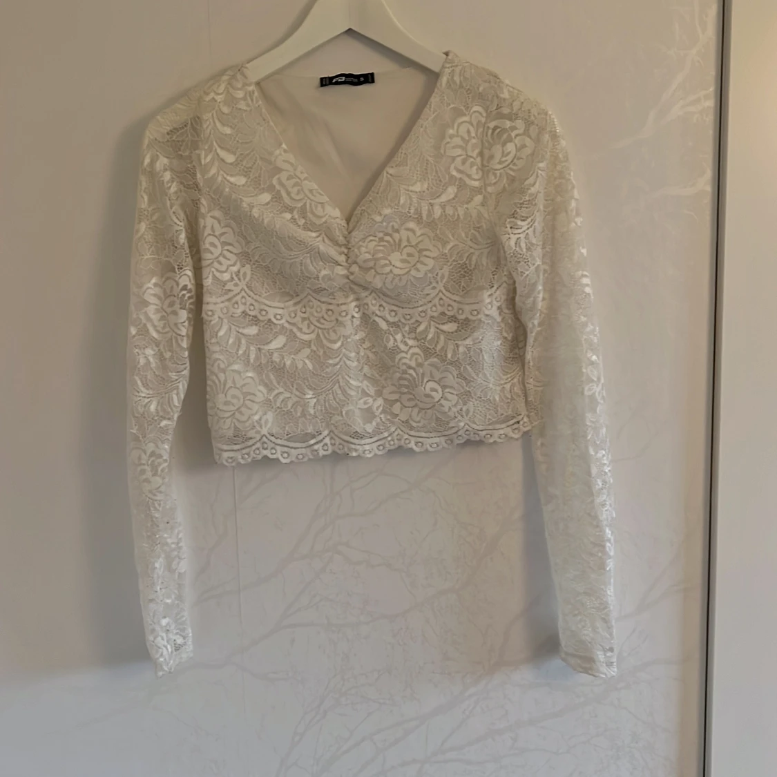 Spets tröja till salu