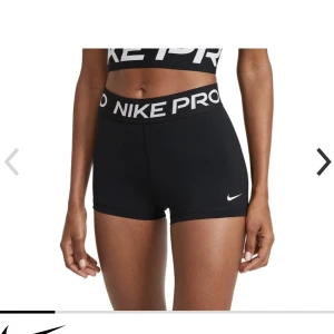 Nike pro shorts - Säljer Nike pro shorts i storlek S för att jag inte använder de längre.Använd fåtal gånger❤️