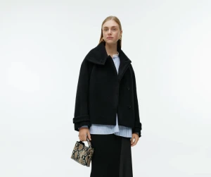 Arket kappa  - Jätte fin och populär arket kappa i svart, använd en gång så nyskick, nypris 2200. 