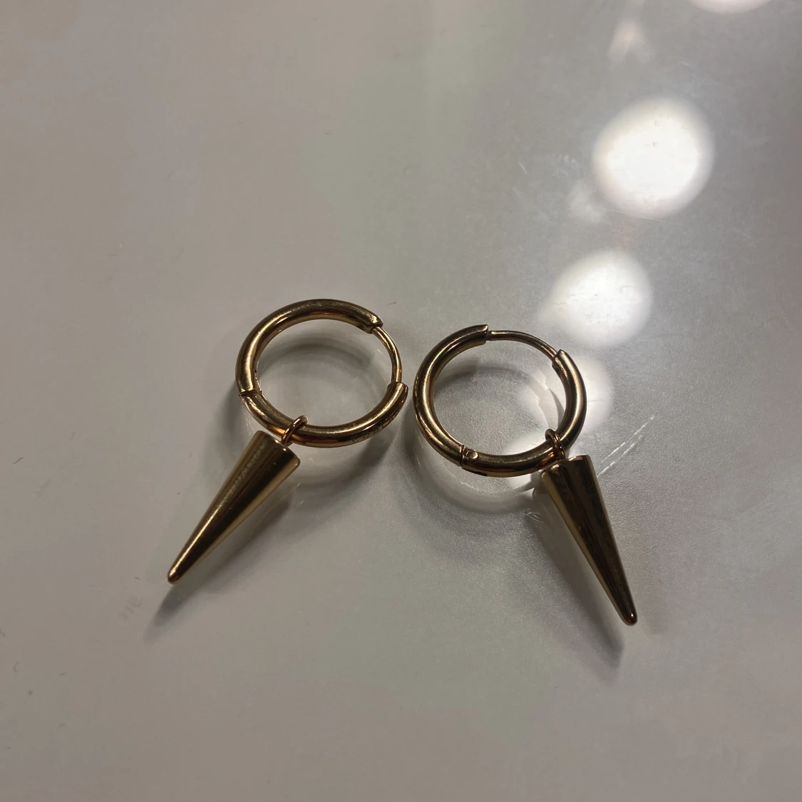 Guldiga Edblad örhängen