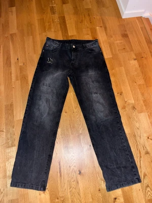 Lukamachain jeans  - Säljer mina Jeans då jag inte använder dom längre. Dom är inte mycket använda och är väldigt fina. Storlek 12/12 och L. Pris kan diskuteras 