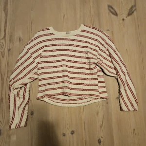 Stickad tröja - Stickad tröja från Zara i storlek S. Använd endast ett par gånger