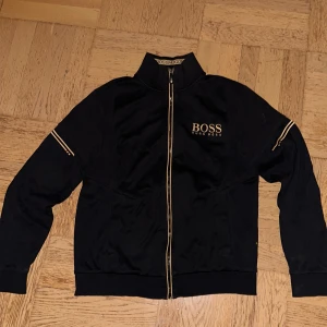 Hugo boss tröja - Hugo boss tröja i fint skick
