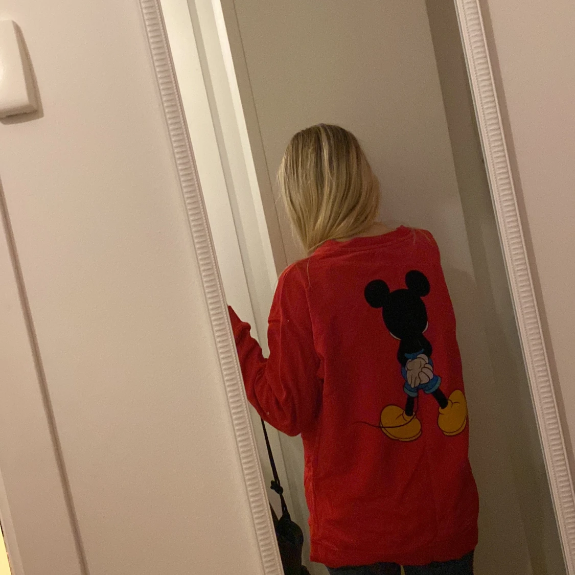 Röd levis tröja - 90