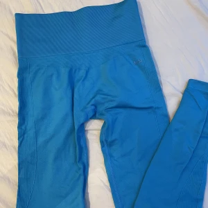 Blåa tights  - Passade tyvärr inte mig, Köpta ifrån Tinette. Storlek s och är helt nya 😊