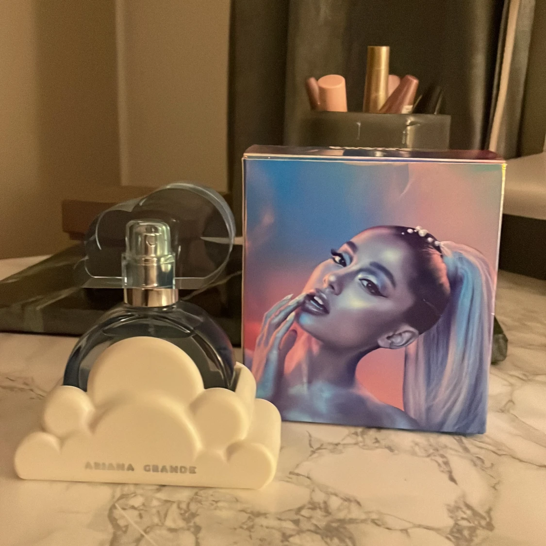 Cloud ariana grande