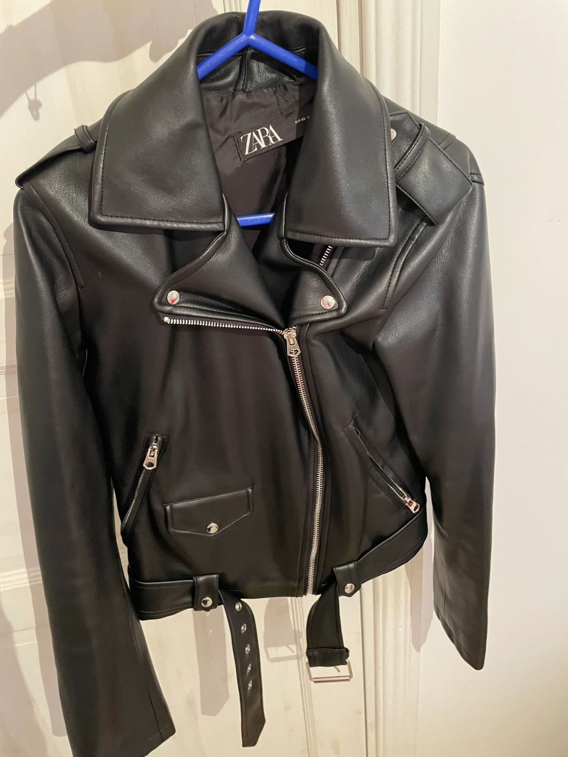 Snygg kort skinnjacka