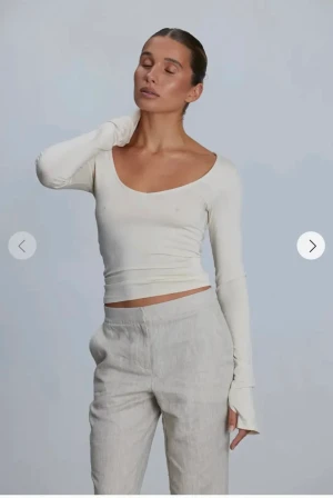 Adsgn  - Super fin A-dsgn tröja i beige, nyskick då den är använd en gång. Storlek M 