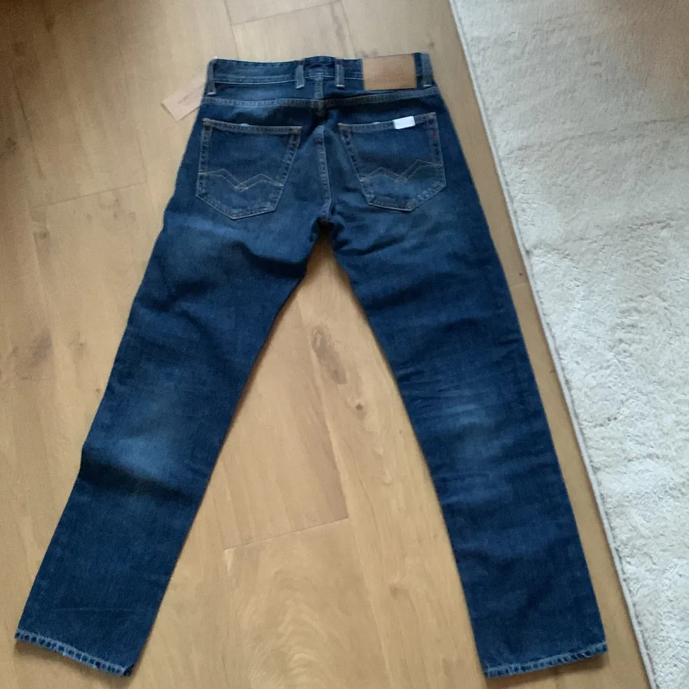 Ett par riktigt feta replay jeans i storlek 28/30. Ny pris 1499kr. Mitt pris 499kr.  Hör av dig vid frågor.. Jeans & Byxor.