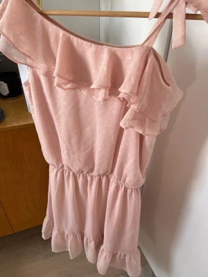 Klänning  - En jätte söt sommar klänning i bra skick.