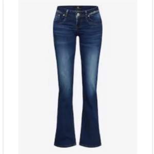 Säljer nu ett par mörkblå Ltb jeans i modellen valerie. Mycket bra skick och inte använda, då det är för stora på mig. Har av er vid frågor!💗