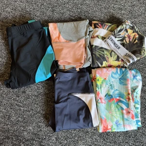 Träningskläder xs - Träningskläder storlek xs, säljes som paket. Kan skickas mot portokostnad.