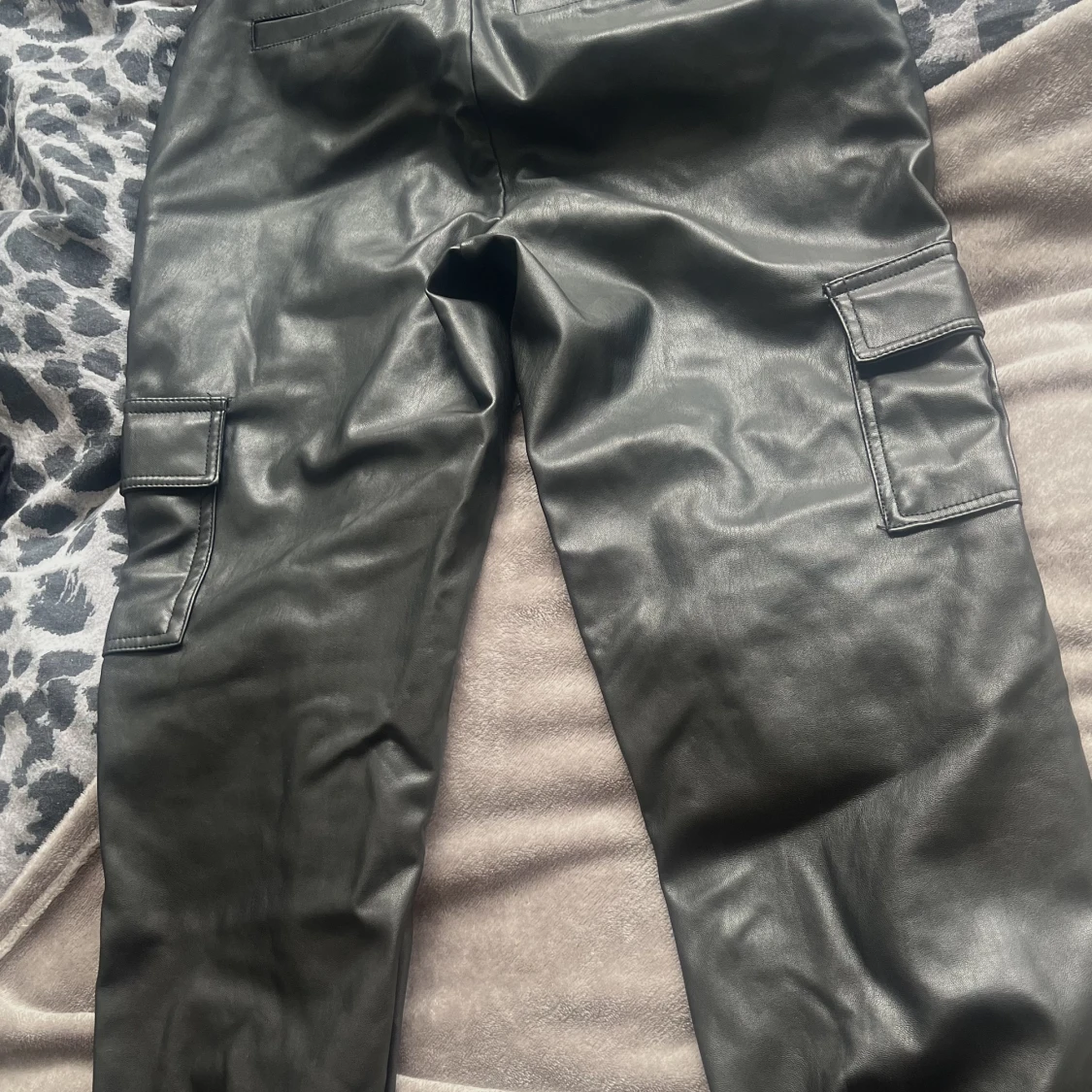 Cargobyxor skinn& fodrade inuti  - 91