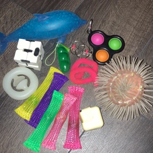 fidget toys - olika fidget toys säljer som paket men går att köpa separat💕