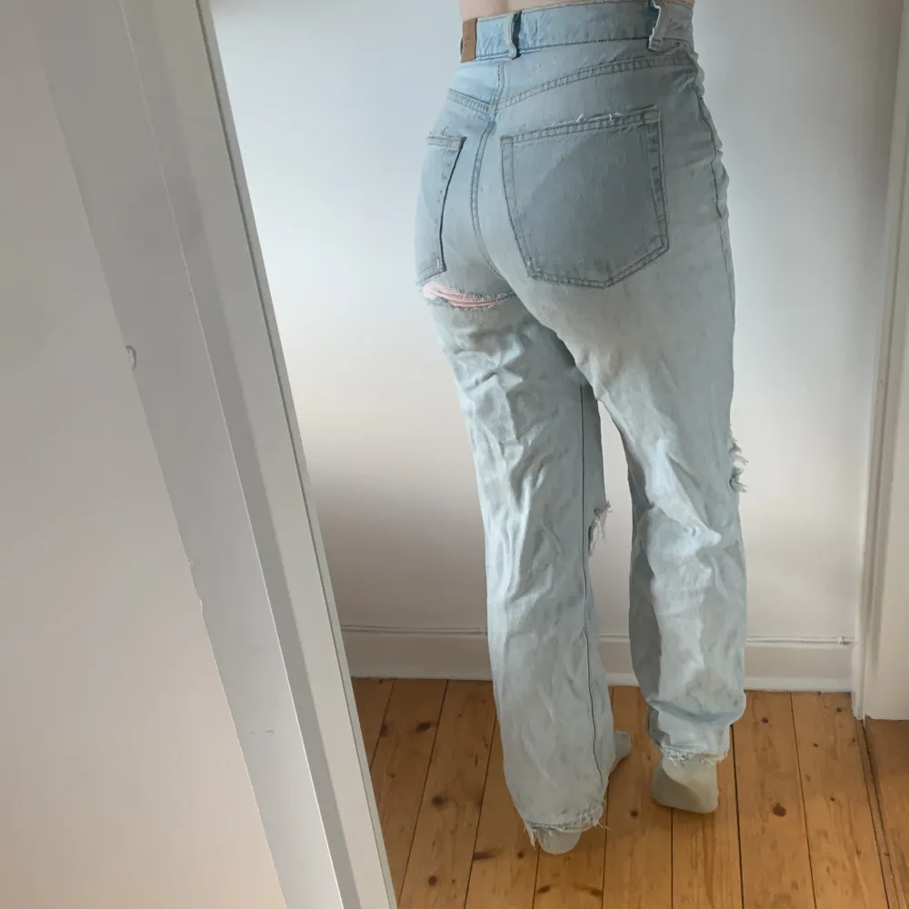 Det här är mina gamla älsklings jeans från Gina. Det finns tyvärr ett hål under höger bakficka men annars är de i bra skick.. Jeans & Byxor.