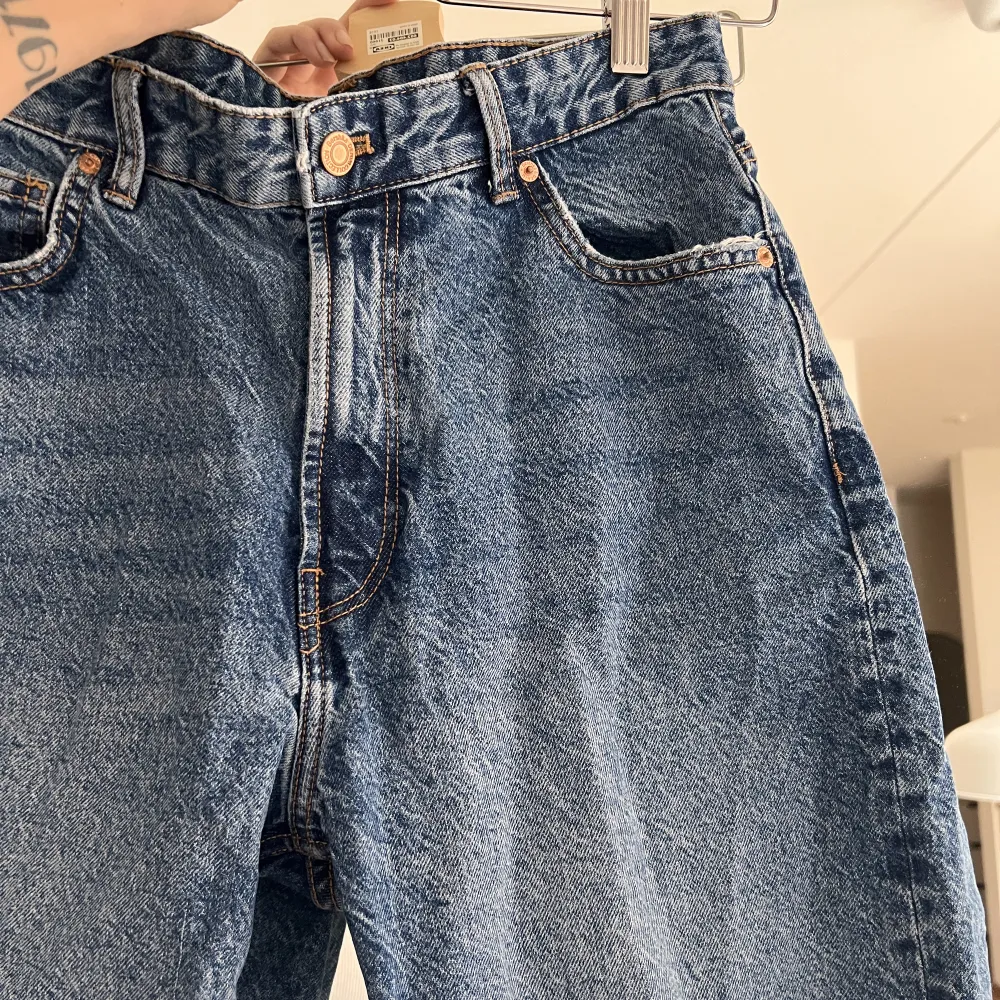 Säljer oanvända jeansshorts från Bershka i storlek 38. 🌸🌸💕💕 Pris kan diskuteras. Shorts.