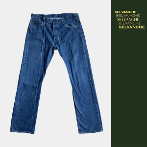 Vintage Levis 501 - Vintage Levi’s 501  Mörkare par med lite fadeing  Cond: vintage  Snabb deal = bättre pris  Skriv för mått!
