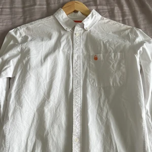 Sailracing skjorta - En väldigt snygg skjorta från sailracing i väldigt bra skick 