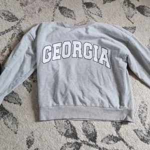 Långärmad tröja - Fint dkick, väldigt mjuk o skön inte för varm eller kall😊