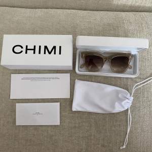 Helt nya oanvända solglasögon från CHIMI. Nypris: 1300