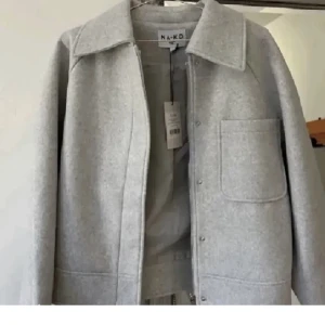 Nakd kappa - Jättefin slutsåld japp från nakd i nyskick❤️skulle kunna tänka mig att byta mot en annan kappa eller något annat❤️