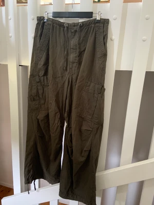 PARACHUTE PANTS - Säljer ett par Parachute pants från Jaded london i storlek M Bra skick 8/10 (inte använt mycket)   