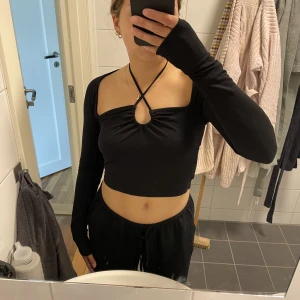 Topp - Fin topp som går att klä upp och klä ner! Prislappen kvar, Frakt tilkommer🌸
