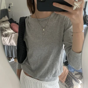 Stickad tröja - Stickad tröja med tre kvartsärmar🥰