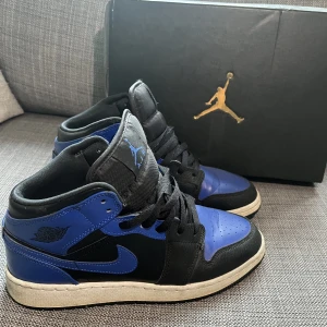 Air Jordan mid hyper royale  - Säljer nu mina älskade jordans då dem Inte kommer till användning någon mer. Skriv om ni har frågor! 