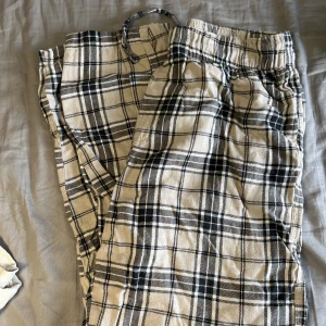 pyjamasbyxor  - Allt ska bort! Köp köp köp🥳