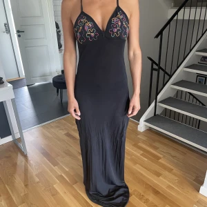 Svart lång klänning  - Svart lång klänning 
