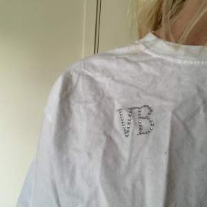 Säljer denna t-shirt från Vbaldi då den inte kommer till användning 🤍 Nypris 250. 