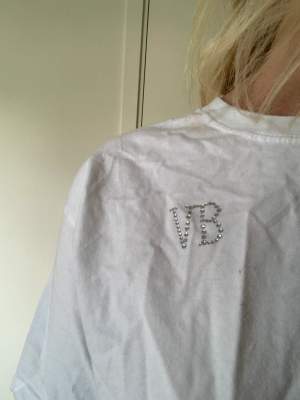 Säljer denna t-shirt från Vbaldi då den inte kommer till användning 🤍 Nypris 250. 