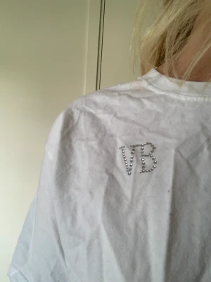 Tröja - Säljer denna t-shirt från Vbaldi då den inte kommer till användning 🤍 Nypris 250. 