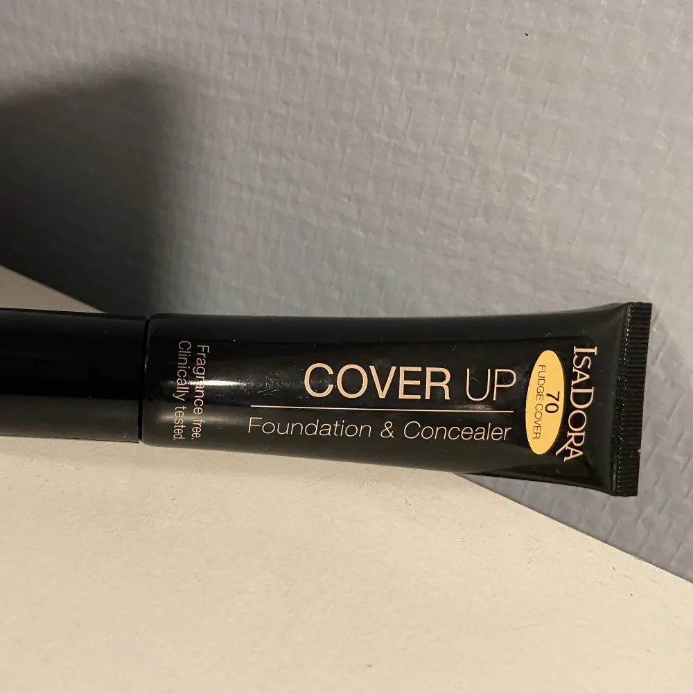 Cover up foundation och concealer från IsaDora! Aldrig använd (fel färg)! Färgen 70 Fudge cover!. Övrigt.