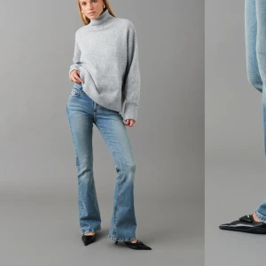 Low waist bootcut - Blåa jeans från ginatricot i modellen ”low waist bootcut”. Andvända 1 gång men säljer då det är för stora och för långa (är 160 som referens). Så ny skick. Köpta för 500kr säljer för 400kr
