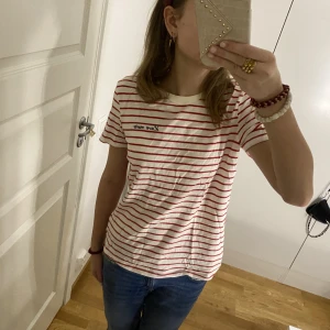 T-shirt randig - Röd randig tshirt som nästan aldrig använts