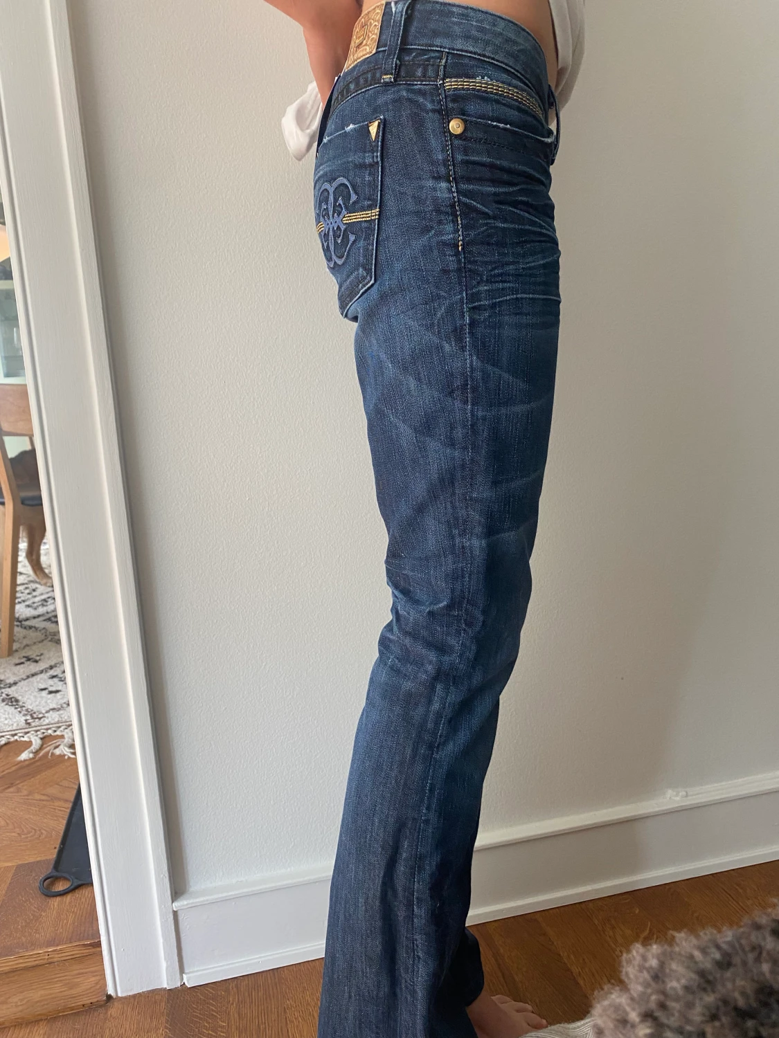GUESS utsvängda jeans - 91