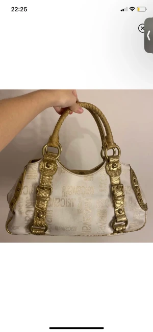 justCavalli väska - har lite fläckar, skicka dm för fler bilder