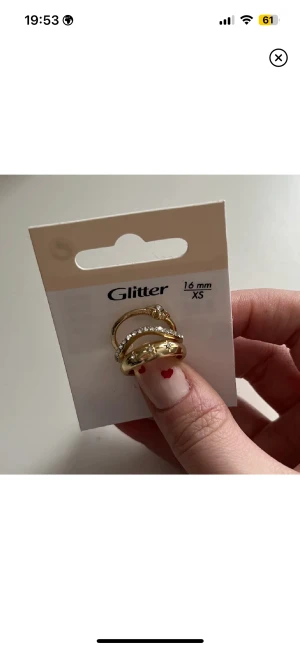 Guldiga ringar - Superfina guldiga ringar, helt oanvända. Tyvärr lite för små för mig 😇