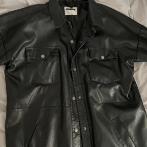 Oversize Skinnjacka  - Cool oversize skinnjacka från veromoda