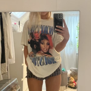T-shirt - Säljer den här tröjan som inte säljs längre från h&m. 